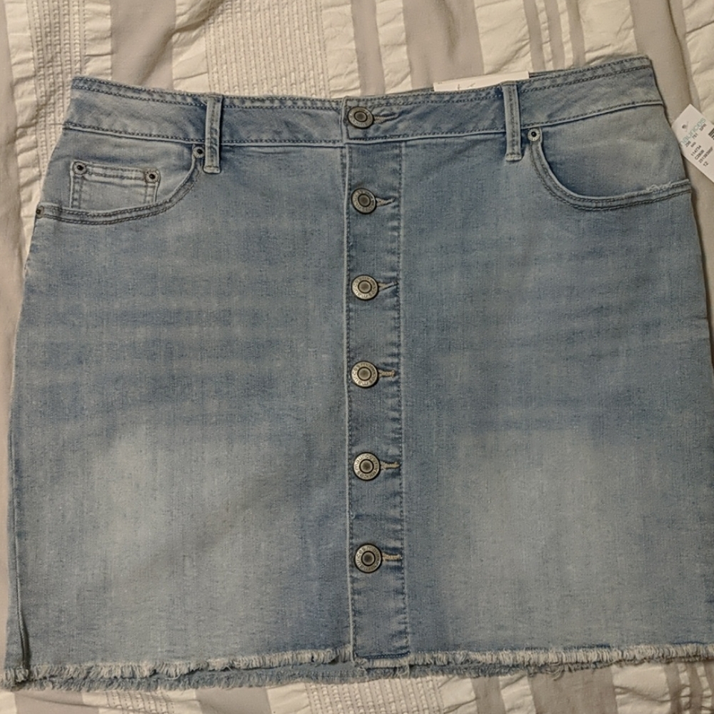 Maurices button front denim skirt
